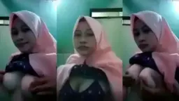 Jilbab Doang, Tapi Toketnya Ngejembul Pengen Digrebekin