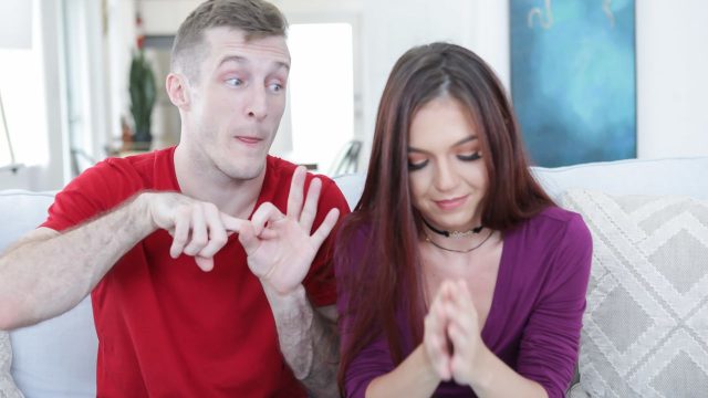 Keluarga Strokes – Ava Haze, Si Pelajar Nakal, Bingung Sama Pelajaran Matematika. Dia Jago Ganti Oli, Tapi Nggak Ngerti X Itu Angka Atau Huruf! Untungnya, Dia Ngobrol Sama Bapak Yang Anaknya, Ava Haze, Jago Banget Main Angka Sambil Main-main.