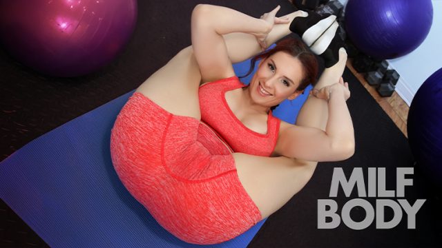 Mylf – Kelly Lagi Sibuk Rutinitas Baru Yang Bikin Keluar Keringat