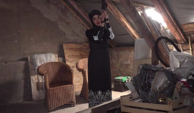 Ngentot Cz – Capri Lmonde Jadi Istri Yang Patut Digenjot