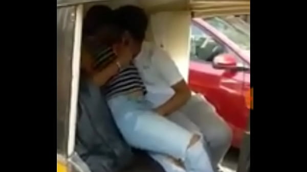 Bees India Horny Lagi Nge-gombal Di Dalam Autorikshaw, Sampe Basah Semua.