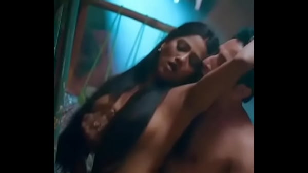 Cewek Desi India Lagi Manjain Pacarnya, Bibir Merah Nempel, Badan Saling Merapat, Napas Mulai Berat.