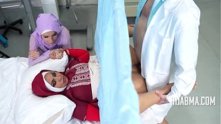 Istri Arab Biarkan Dokter Hamilin Dirinya | Hijabma