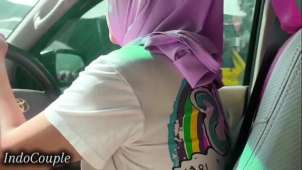 Istri Muslimah Berhijab Nyetir Sambil Ngewe Pacar Di Jakarta, Video Viral