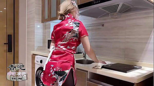 中华娘cos太骚了，直接硬上干一炮！