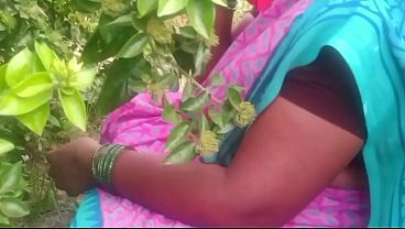 Bhabhi India Di Desa, Ngewe Di Luar Rumah, Panas Banget.