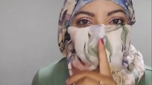 Istri Berhijab Arab Diam-diam Muncrat Keras Sampai Orgasme Ekstrem Pakai Niqab, Suami Lagi Pergi