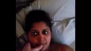 Wanita India Seksi Dengan Tubuh Memukau