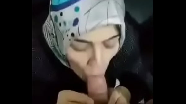 Hijab Ngewe Mulut, Bibir Digeberin Sambil Jilbab Tetep Rapi.