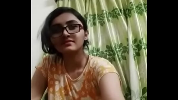 Desi Bos Seksi Yang Bikin Ngiler