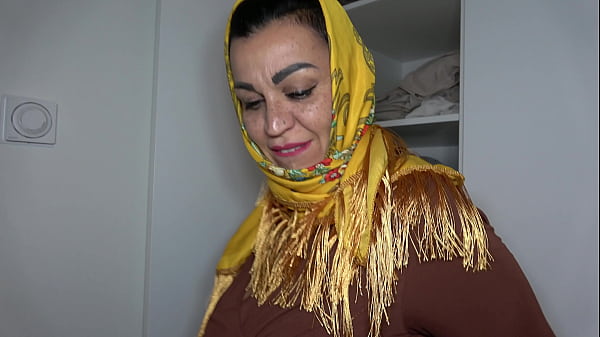 Ngentot Ibu Tiri Arab Montok Berjilbab, Memeknya Bikin Teler