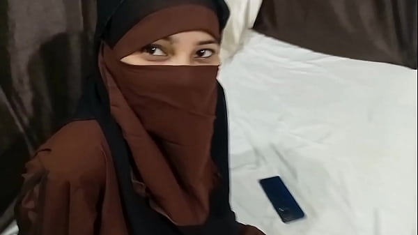 Hot Tharki Muslim Didi, Bed Pe Apne Sautele Bhai Se Hijab Uthwa Ke Chudai Karwayi