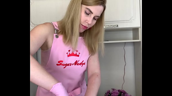 Rusia Cewek Tua Seksi Lagi Waxing Kontol Bulu Lebat
