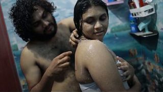 Cewek India Mandi Air Panas, Adik Tiri, Romansa Panas Bikin Makin Basah