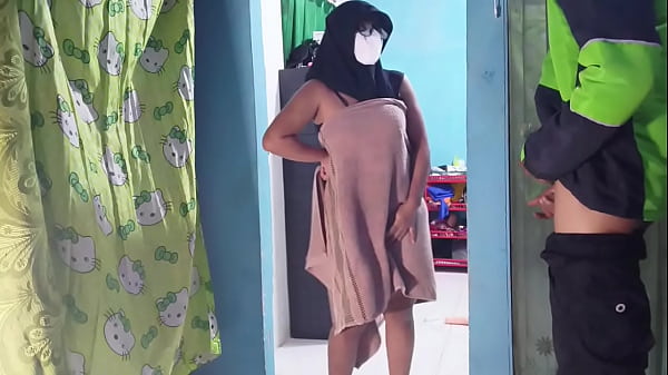 Kepergok Kurir Ojol Pas Lagi Colmek, Malu Banget Tapi Bikin Greget.