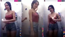 Diva Siregar Mandi Basah, Dua Pentol Nongol Tanpa Bra