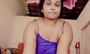 Selfie Bugil Challenge Karantina India, Muka Malu Tapi Badan Ngangkang.