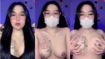 Vira Cewek Tatoan, Remes-remes Susu Gede Montok Sampe Muncrat.