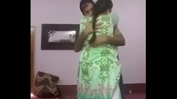 Pasangan Desi Lagi Seru-seruan Di Kamar, Badan Basah Keringetan, Suara Nafas Berat, Tangan Saling Meraba, Bibir Saling Mengigit.