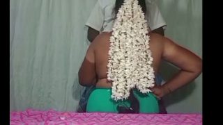 Desi Tamil Istri Tetangga, Siap Digebuk Di Rumah.