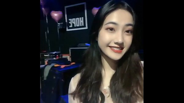 Cewek Model Cantik China, Goyangin Badan Bikin Makin Greget.