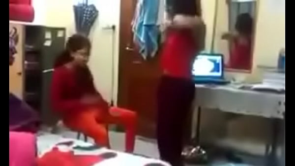 Lucah Di Hostel, Suara Cewek Nahan Tawa Sambil Mainin Jari Di Celana
