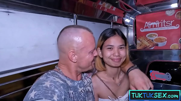 Gadis Thailand Mungil Dicolong Pakai Tuk Tuk Di Pattaya Buat Dimainin Di Ranjang.