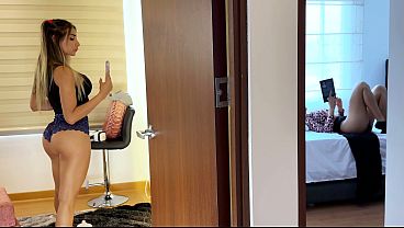 Ibu Mertua Seksi! Dengar Erangan Dari Kamar Sebelah, Dia Langsung Basah Dan Mainin Diri Sendiri!