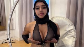 Gadis Arab Berjilbab Digebukin Habis-habisan Sama Cowok Kekar