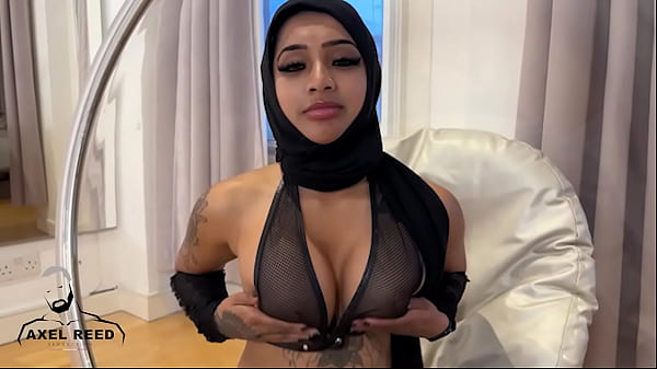 Gadis Arab Berjilbab Digebukin Habis-habisan Sama Cowok Kekar