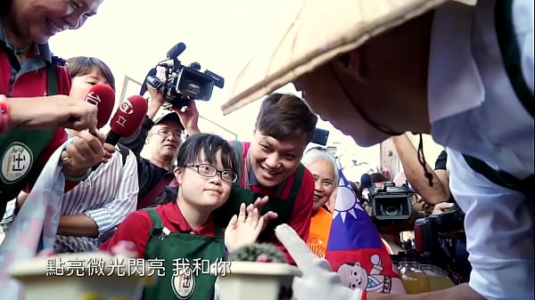 韓國瑜官方頻道點亮微光mv，奶頭硬到爆的性感小夜曲