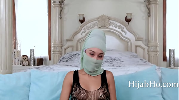Ibu Tiri Berhijab Bikin Tenang – Cali Lee Yang Bikin Mlipir