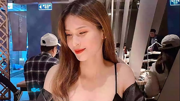 Swag小浪货睡死的时候被人偷偷干了，真他妈爽翻了！