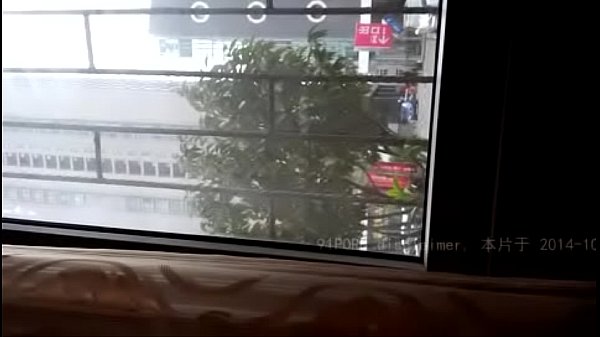 中国人浩哥在饭桌上干闺蜜的骚货朋友。