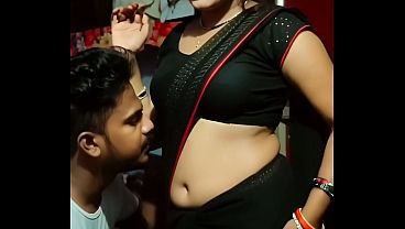 Desi Bhabhi Saree Navel Basah Kena Mainin