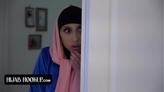 Bokep Cewek Cantik Berhijab Bodinya Aduhai, Memeknya Sempit Dijabanin Habis-habisan Sama Instruktur Bejat.