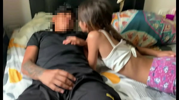 Hermanastra Ngewe Sama Kakak Tiri Pas Ortu Tiri Lagi Gak Di Rumah – Cerita Panjang Bikin Muncrat