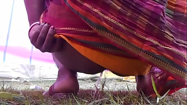 Desi Bulu Becek Pipis Basah