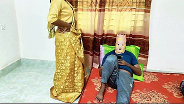 Bhabhi Pake Saree Desi, Suami Sama Bikin Malam Panas Penuh Nafsu.