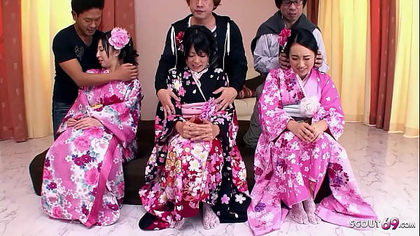 Langka! Pesta Ngentot Jepang Dengan Tiga Cewek Jav Imut, Bulu Beleknya Lebat Banget