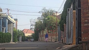 Ini Mak Anak Arab Ngoceng Tembok Luar Rumah Deket Jalan Sampai Basah.