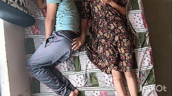 Desi Bhabhi Shivani Tidur, Lalu Naik Devar Yang Lagi Bobok Dengan Gaya Amazon Bikin Makin Panas.
