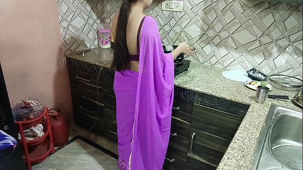 Ibu Tiri India Yang Seksi Kejutin Anak Tirinya Vivek Di Hari Ulang Tahunnya, Ngomong Kotor Pake Suara Hindi Yang Bikin Greget.