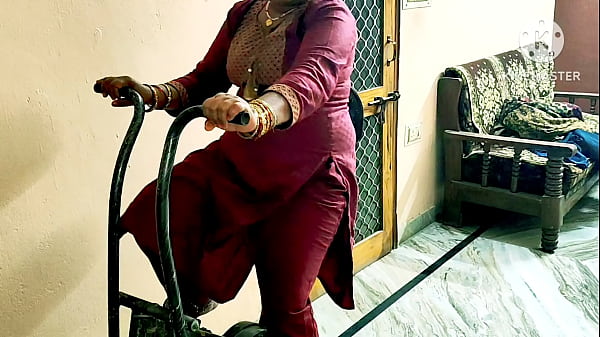 Bhabhi India Gerak-gerik Di Gym, Bocah Kecil Kena Perangkap