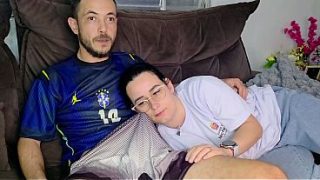 Kakak Tiri Digoda Adik Kandung Saat Nonton Bola Brasil, Makin Panas Makin Liar