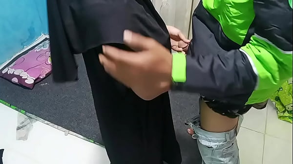 Prank Ajak Ojol Ngewe, Bikin Dia Ngaceng