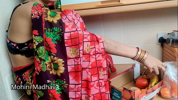 भारतीय देसी फल वाली मालकिन ने भाव तय करने के लिए ग्राहक के साथ जोरदार चुदाई हिंदी ऑडियो