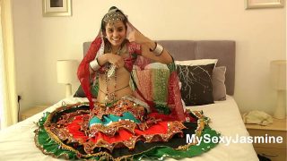 Bikin Pengen Coli! Gadis Gujarat Jasmine Mathur Goyang Garba Hot Banget